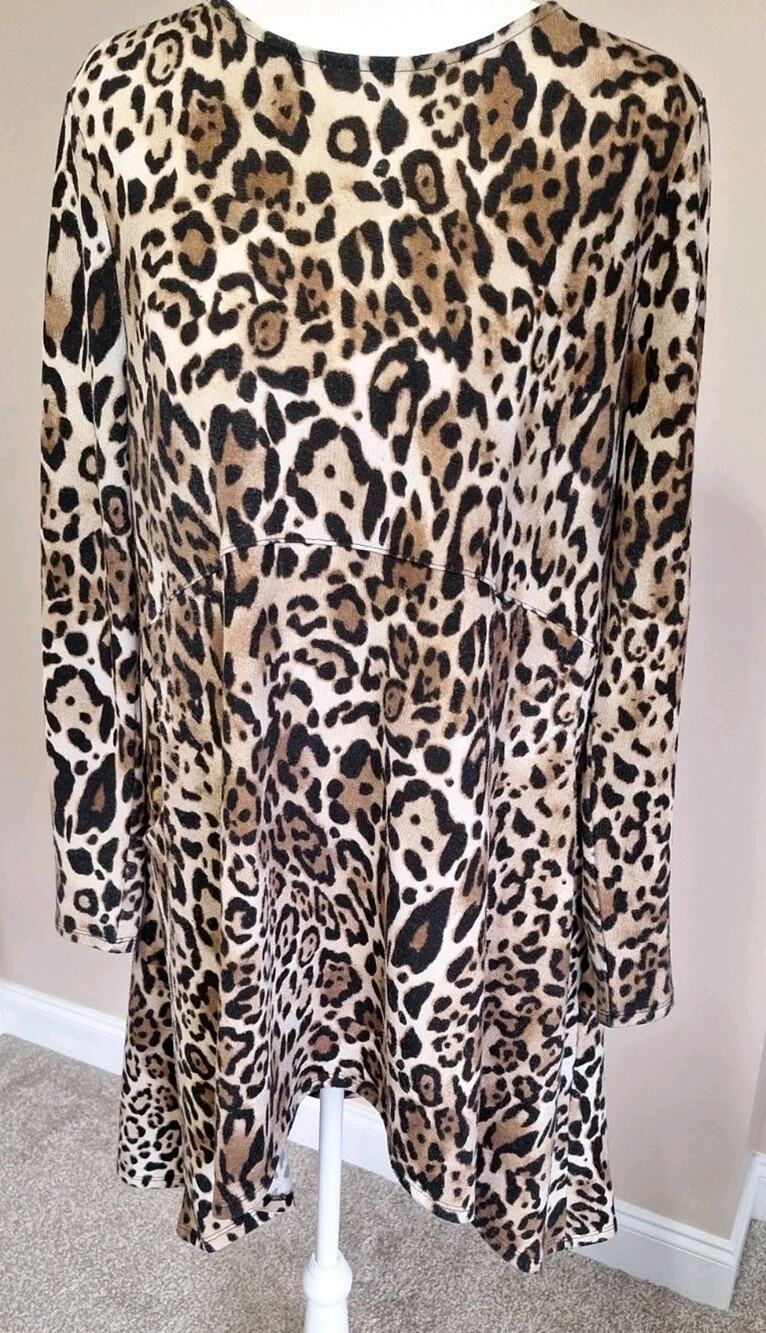 Chico's Leopard High-Low Tunic with Pockets Soft Flowy Knitted Tunic Top SZ 8